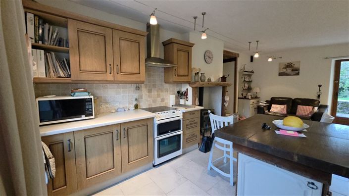 Image No.6-3 Bed House for sale