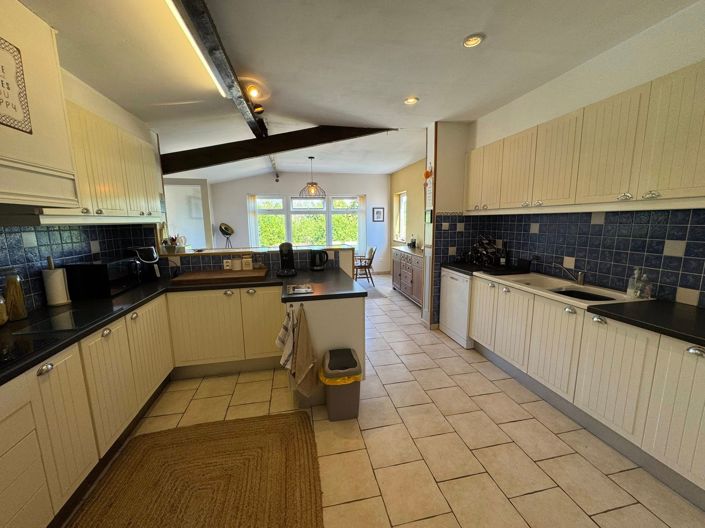 Image No.7-4 Bed House for sale