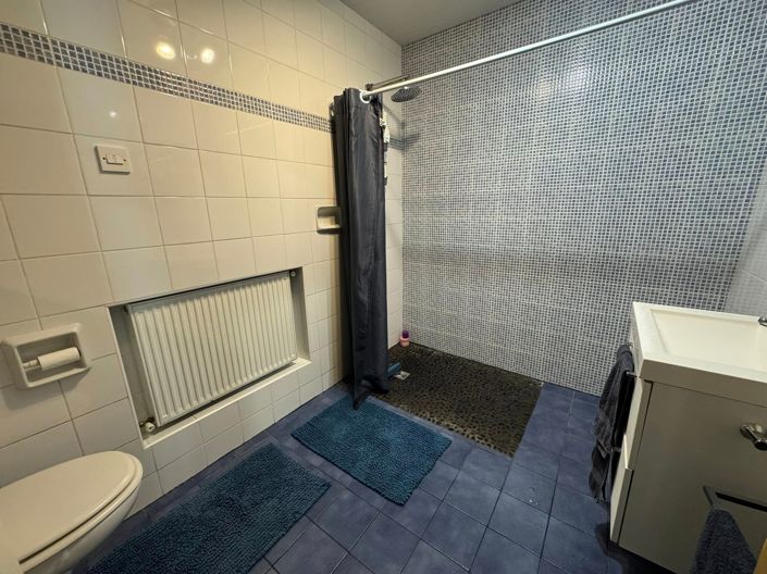 Image No.8-4 Bed House for sale