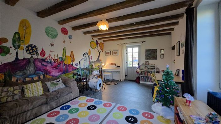 Image No.8-6 Bed House for sale