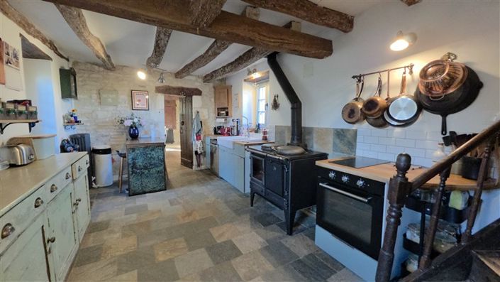 Image No.17-6 Bed House for sale