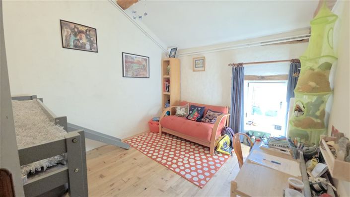 Image No.17-6 Bed House for sale