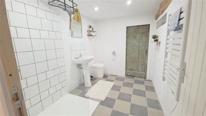 Image No.33-6 Bed House for sale