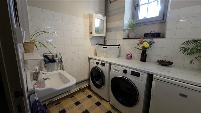 Image No.10-6 Bed House for sale