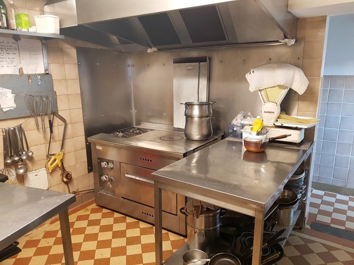 Image No.8-5 Bed House for sale