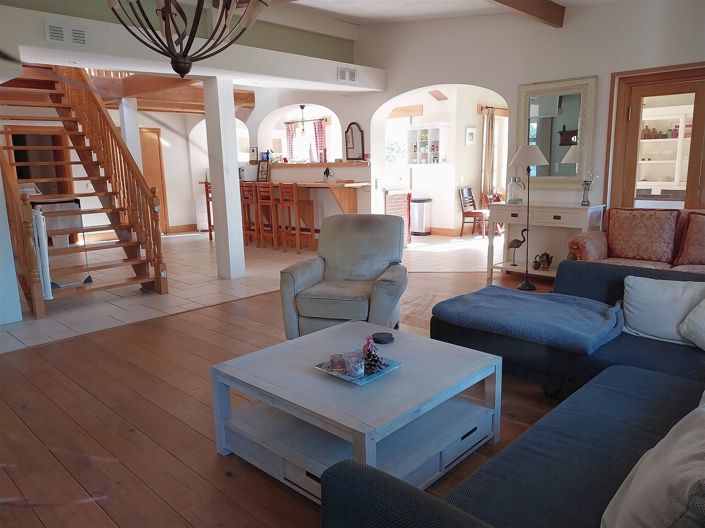 Image No.6-5 Bed House for sale