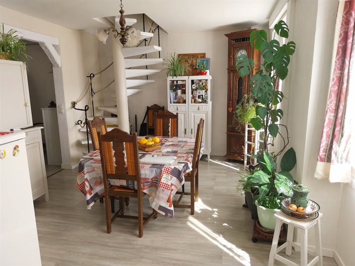 Image No.8-4 Bed House for sale