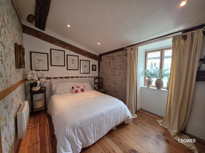 Image No.8-6 Bed House for sale