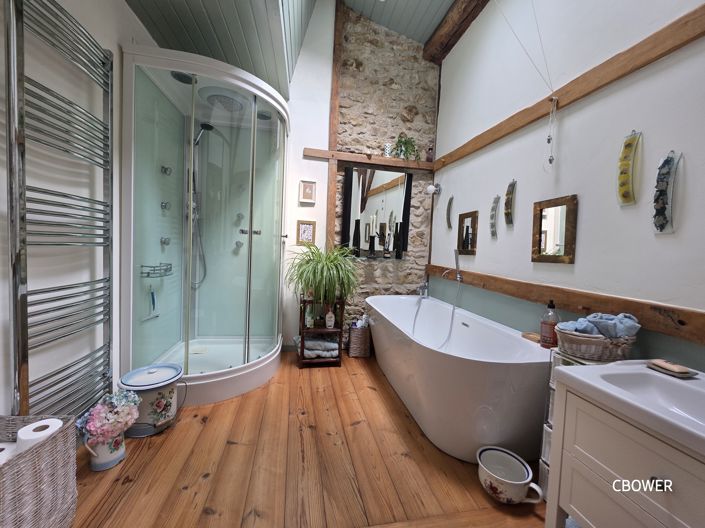 Image No.9-6 Bed House for sale