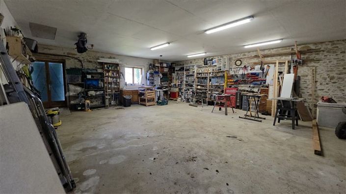 Image No.32-Propriété de 5 chambres à vendre à Nouic