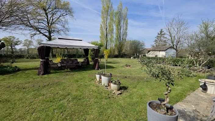 Image No.31-Propriété de 5 chambres à vendre à Nouic