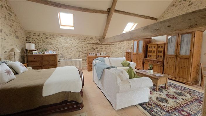 Image No.18-5 Bed House for sale