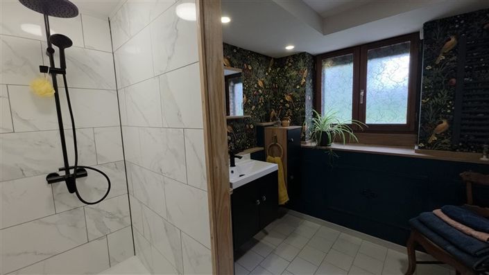 Image No.8-5 Bed House for sale