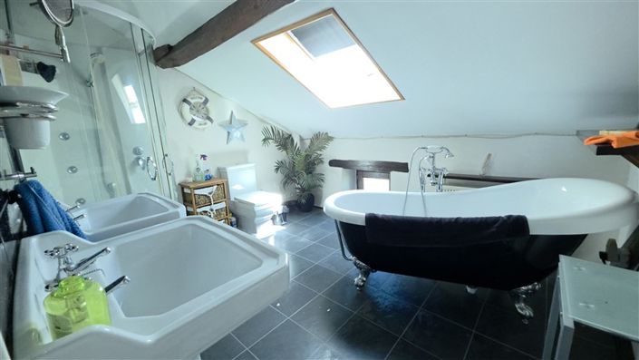 Image No.19-5 Bed House for sale