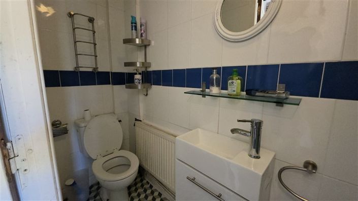 Image No.8-5 Bed House for sale