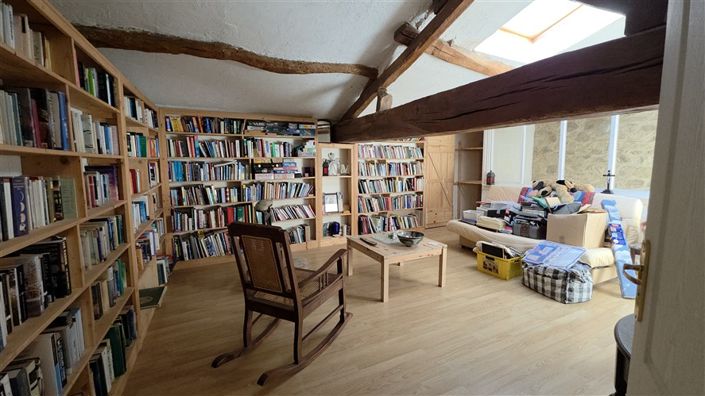 Image No.19-5 Bed House for sale