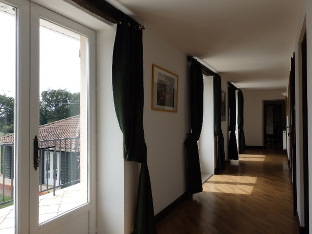 Image No.25-6 Bed Property for sale