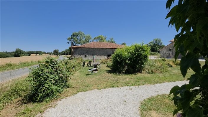 Image No.32-Propriété de 9 chambres à vendre à Alloue