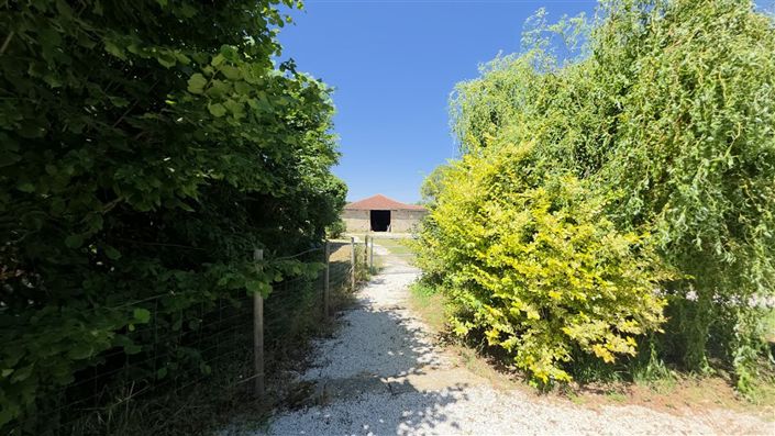 Image No.42-Propriété de 9 chambres à vendre à Alloue