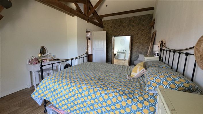 Image No.17-4 Bed Cottage for sale
