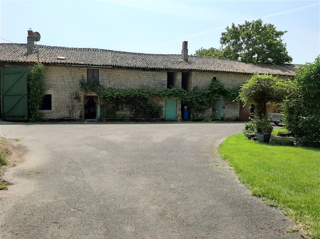Image No.32-Châteaux de 9 chambres à vendre à Chef-Boutonne