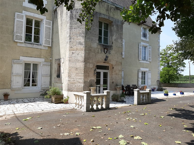 Image No.6-9 Bed Chateaux for sale