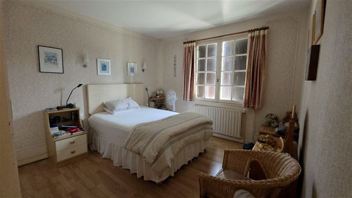 Image No.11-6 Bed Property for sale