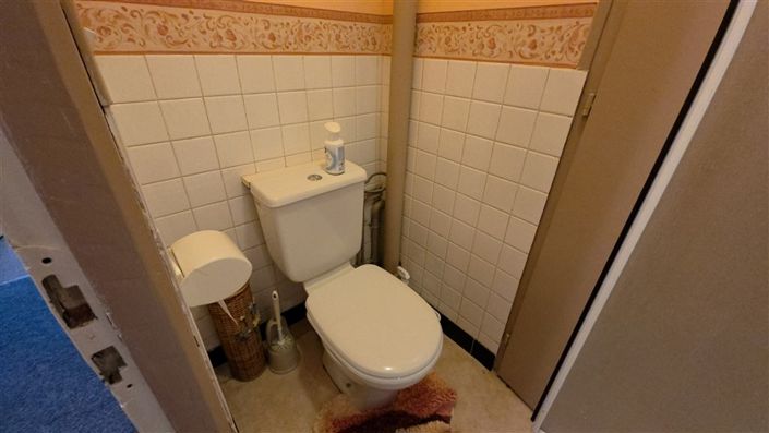 Image No.21-6 Bed Property for sale