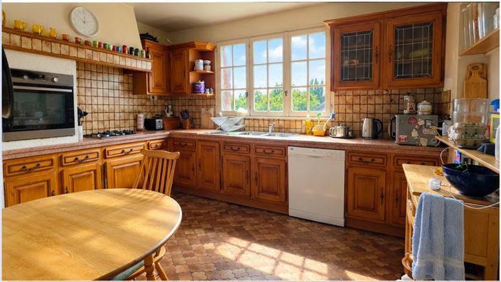 Image No.9-6 Bed Property for sale