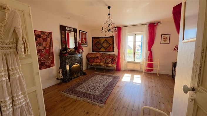 Image No.13-6 Bed House for sale