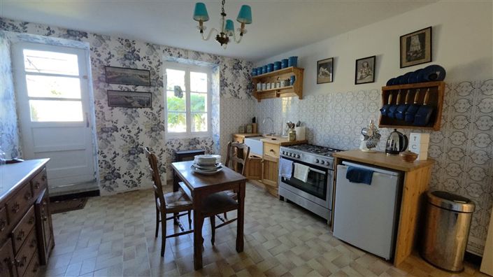 Image No.20-6 Bed House for sale
