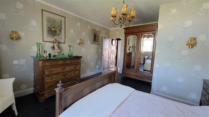 Image No.23-6 Bed House for sale