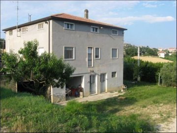 1 - Offida, Property