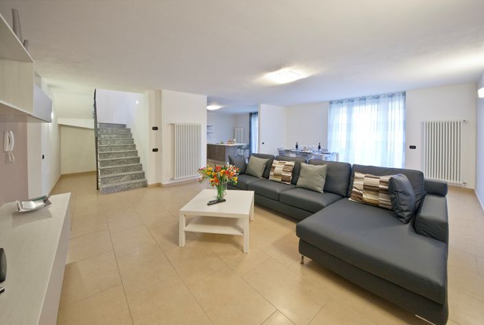 Image No.4-5 Bed Semi-Detached for sale