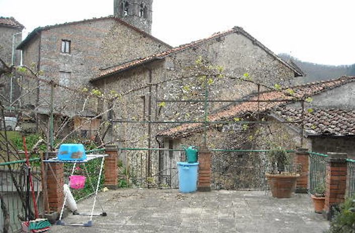 Image No.3-Jumelé de 2 chambres à vendre à Bagni di Lucca