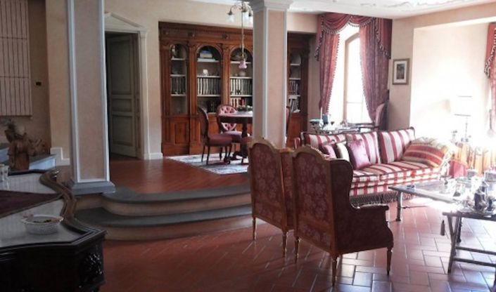 Image No.4-4 Bed Property for sale