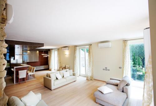 Image No.5-3 Bed Villa for sale