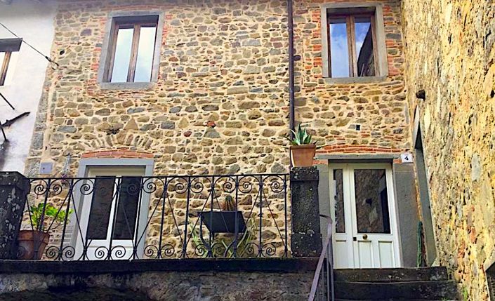 Image No.1-Jumelé de 4 chambres à vendre à Bagni di Lucca