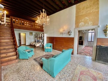 4652-venice-sitting-room-3