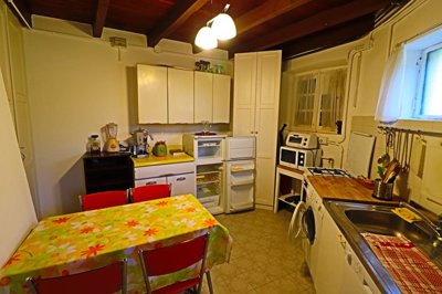 4657-tremezzo-kitchen-1