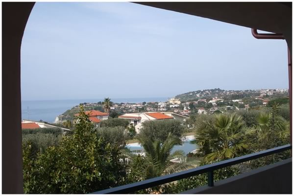 Image No.2-Appartement de 2 chambres à vendre à Capo Vaticano