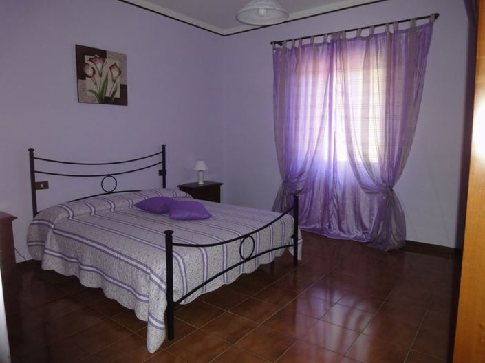 Image No.8-5 Bed Property for sale