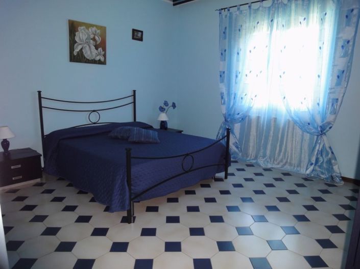 Image No.9-5 Bed Property for sale