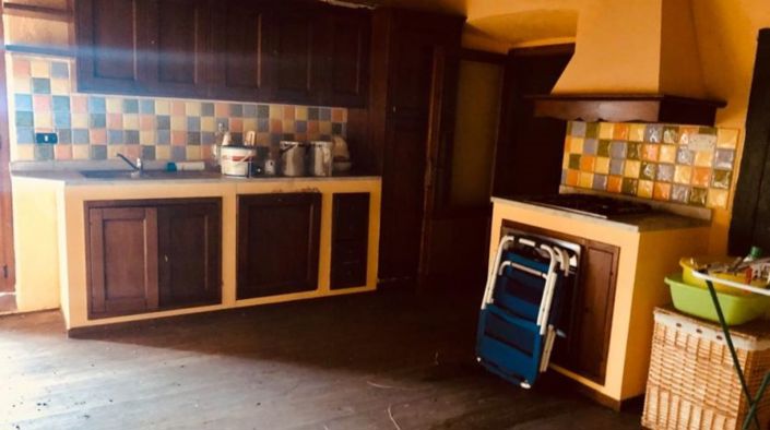 Image No.12-5 Bed Property for sale