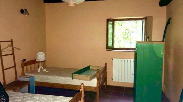 Image No.9-5 Bed Property for sale