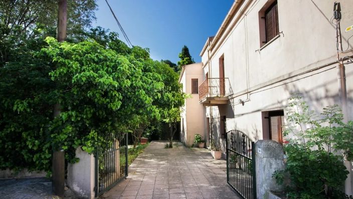 Image No.2-3 Bed Semi-Detached for sale