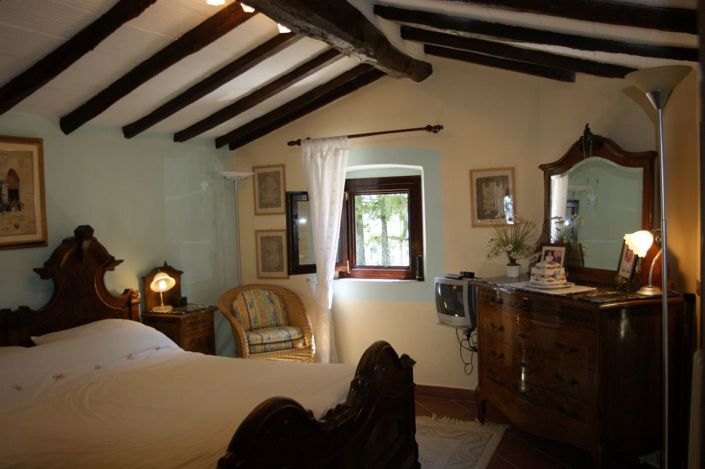 Image No.13-3 Bed Property for sale