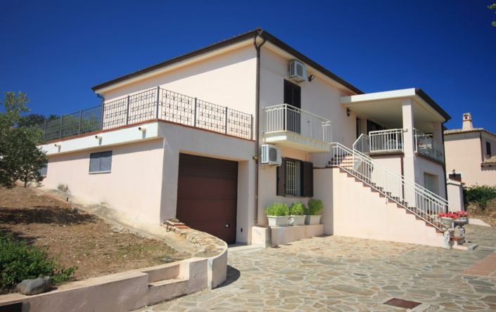Image No.1-Villa de 5 chambres à vendre à Budoni