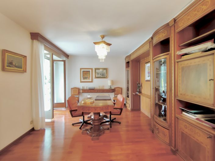 Image No.6-8 Bed Villa for sale