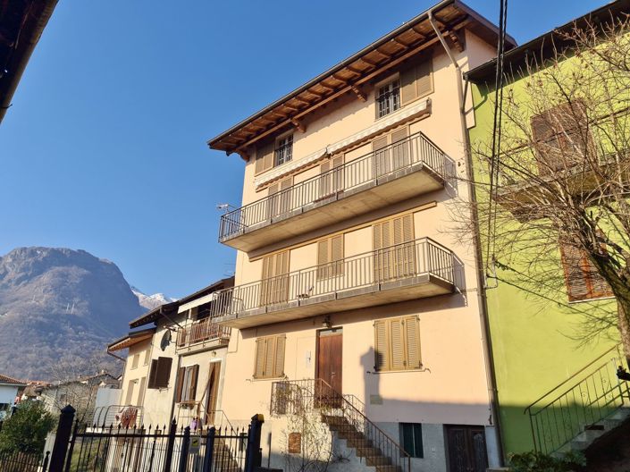 Image No.1-4 Bed Semi-Detached for sale